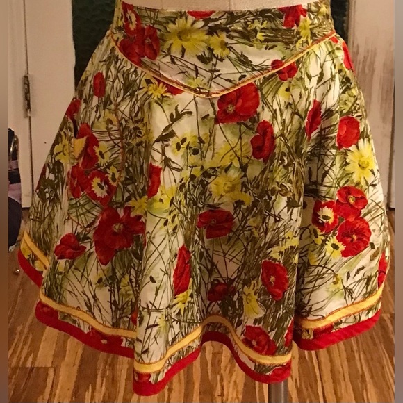 Vintage Hostess Floral and Crochet Skirt Apron Lot of 2 - Picture 2 of 6